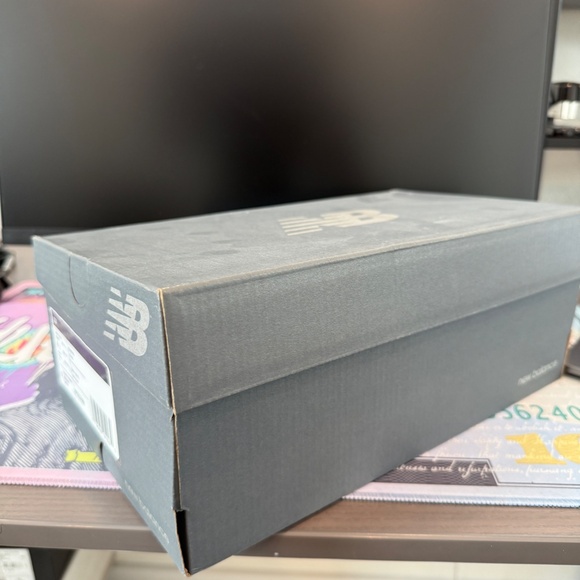 New Balance Femmes With Small Platform - size 6.5 - Picture 9 of 10